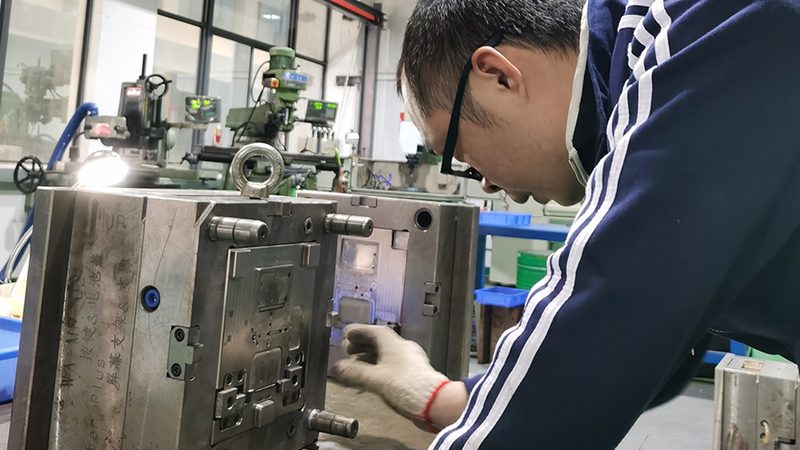 双色模具加工：揭秘其工艺与选型要点**
