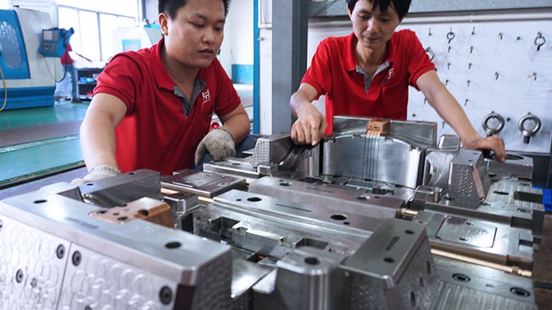 吹塑模具与注塑模具成本比较：揭秘背后的秘密