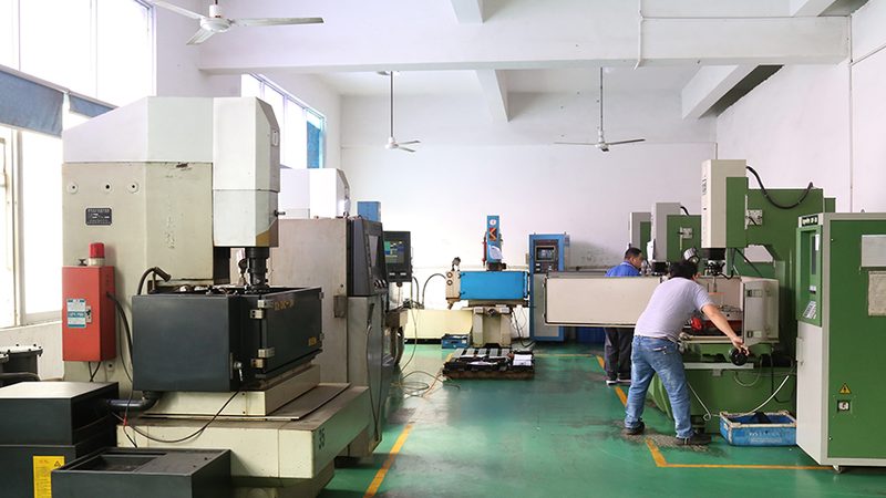 家电外壳双色模具材质选择的考量要点